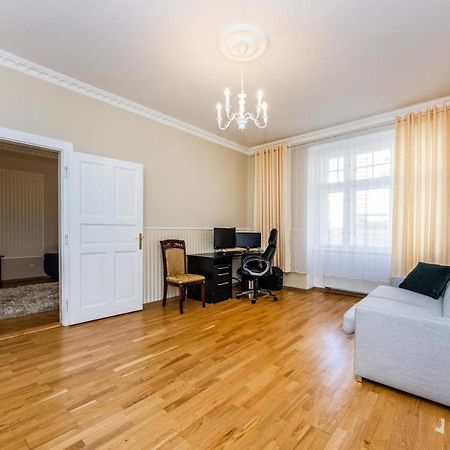 Prostorny Tripokojovy Apartman U Nabrezi Vltavy Daire Prag Dış mekan fotoğraf