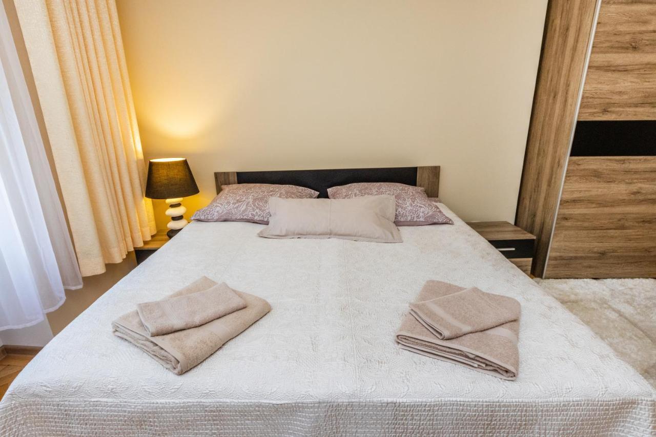 Prostorny Tripokojovy Apartman U Nabrezi Vltavy Daire Prag Dış mekan fotoğraf