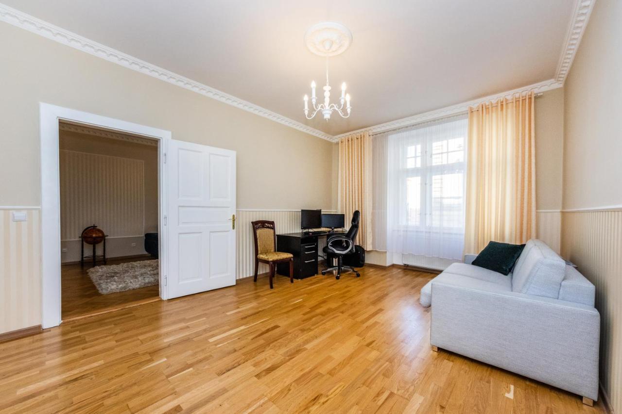 Prostorny Tripokojovy Apartman U Nabrezi Vltavy Daire Prag Dış mekan fotoğraf