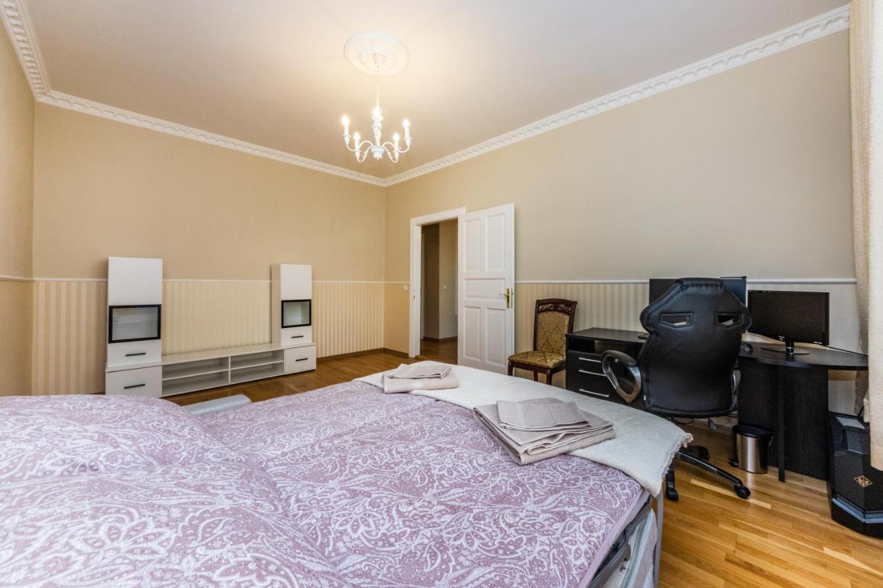 Prostorny Tripokojovy Apartman U Nabrezi Vltavy Daire Prag Dış mekan fotoğraf