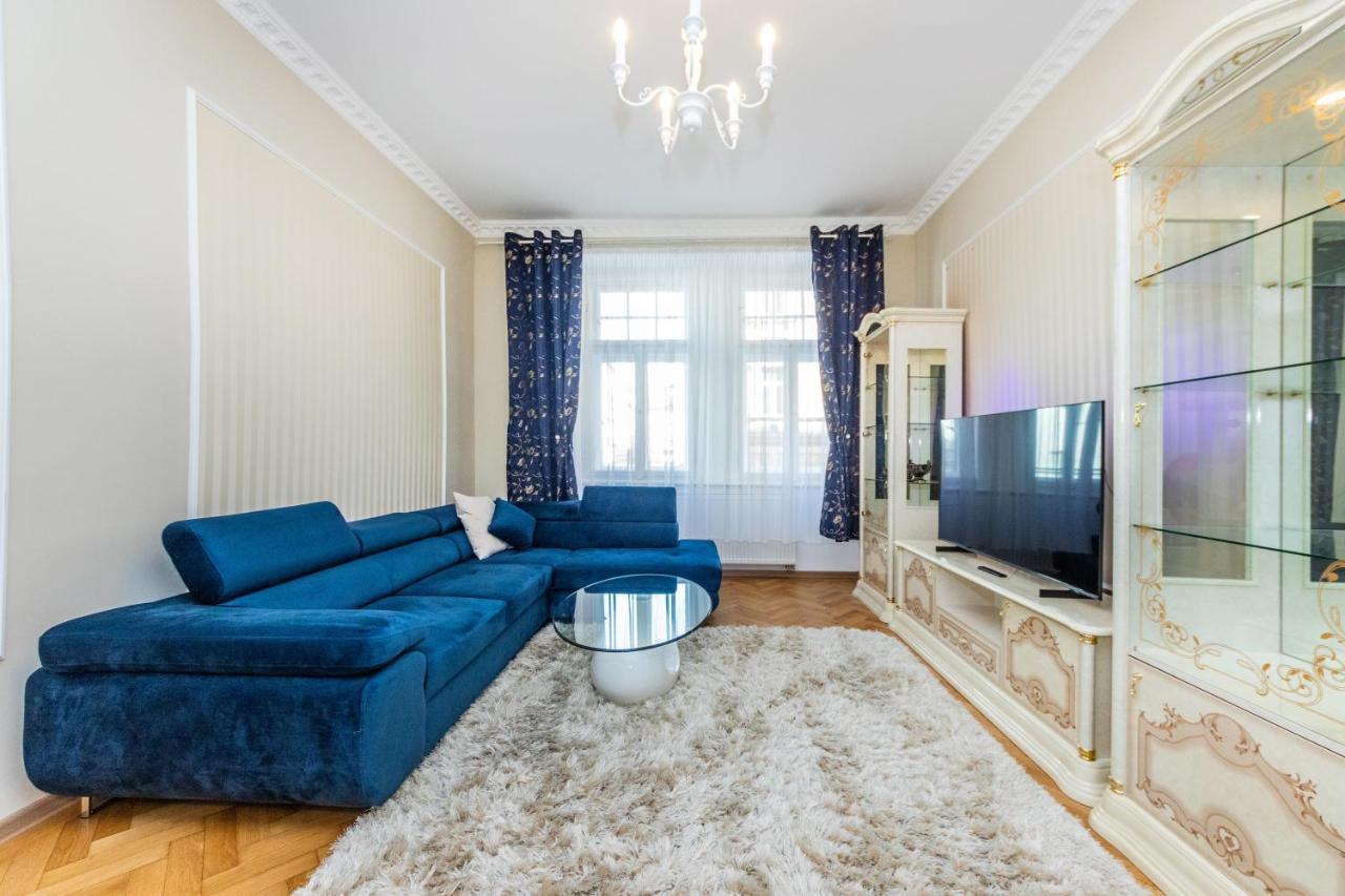 Prostorny Tripokojovy Apartman U Nabrezi Vltavy Daire Prag Dış mekan fotoğraf