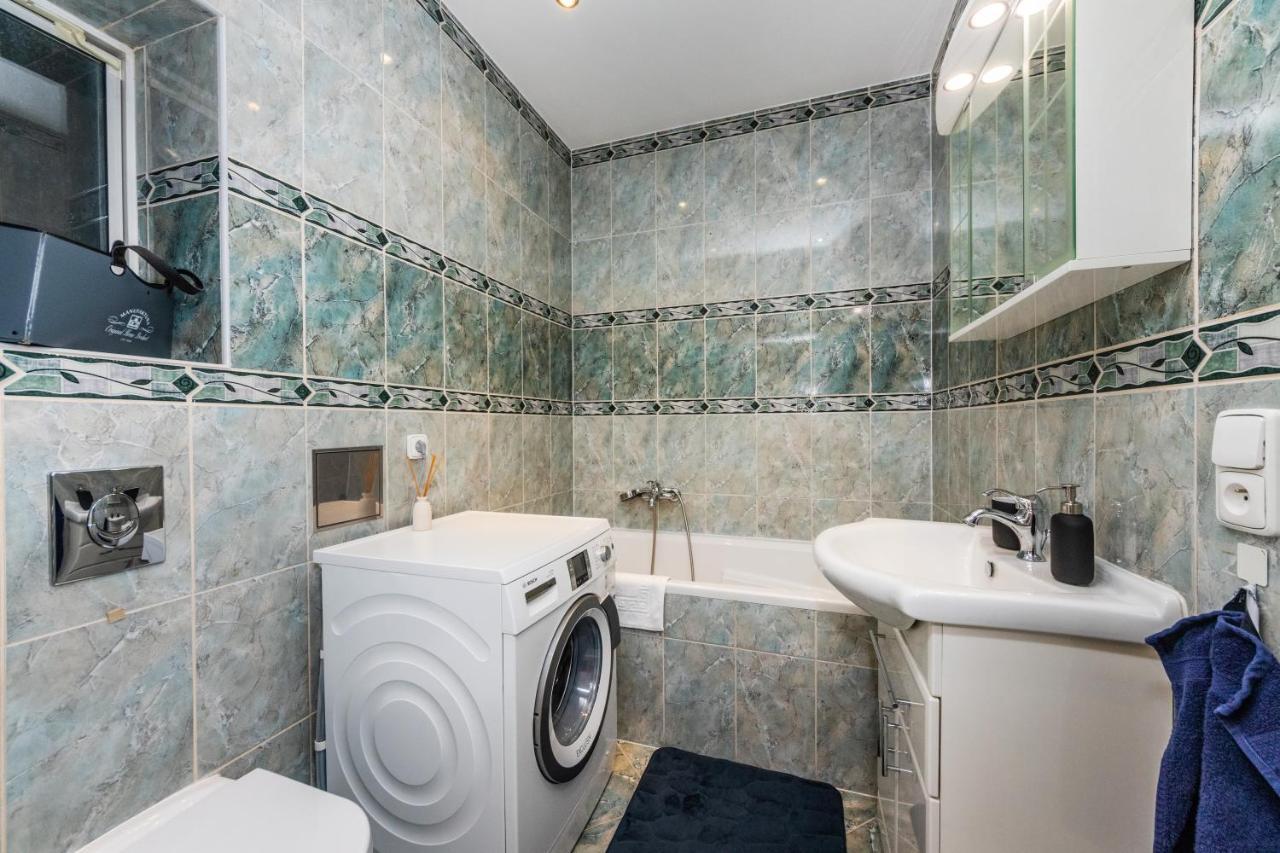 Prostorny Tripokojovy Apartman U Nabrezi Vltavy Daire Prag Dış mekan fotoğraf
